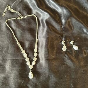 Windsor necklace and matching earrings